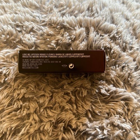 MAC Love me Lipstick - Picture 2 of 3